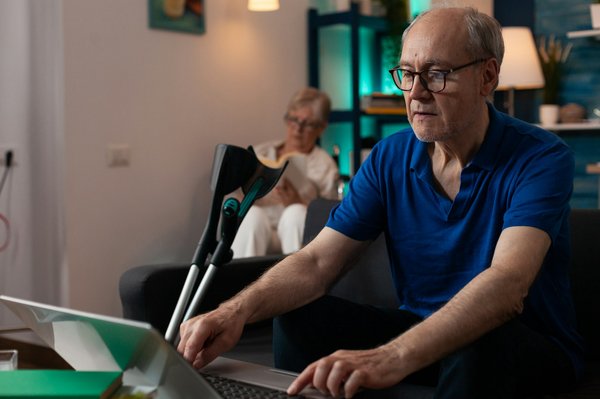 Comment les exercices d'étirement peuvent-ils compléter un programme de perte de poids et éviter les blessures ?