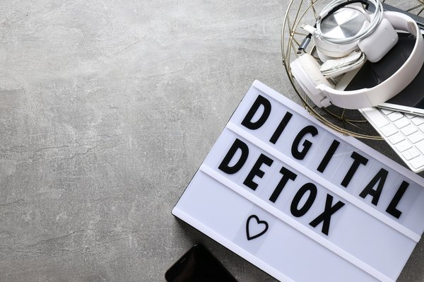 Quels sont les bienfaits de la consommation de légumes crucifères pour la détoxification du corps ?